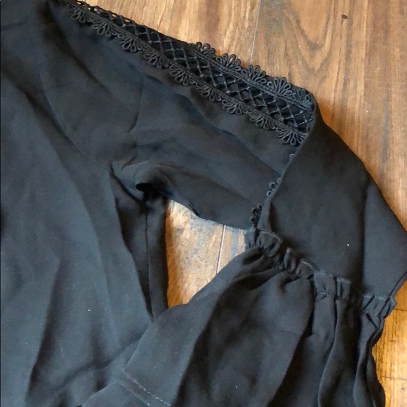✨LAST ONE ✨PARIS Black bell layered sleeves top - Picture 8 of 8